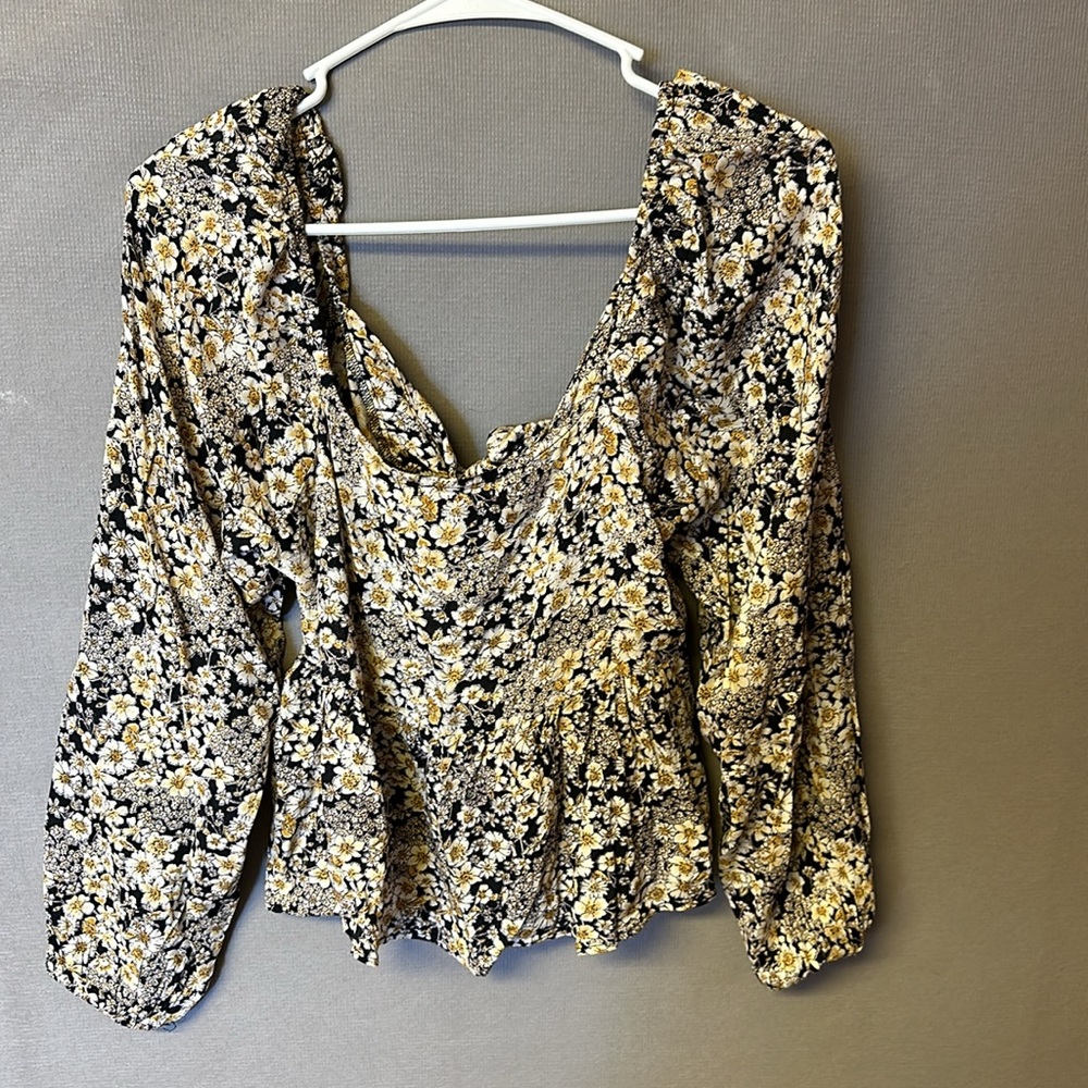 Floral top - Picture 3 of 3